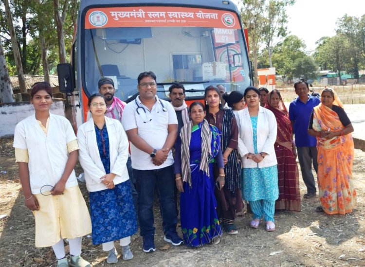 मोबाईल मेडिकल यूनिट से स्वच्छता दीदीयों का किया गया स्वास्थ्य परीक्षण