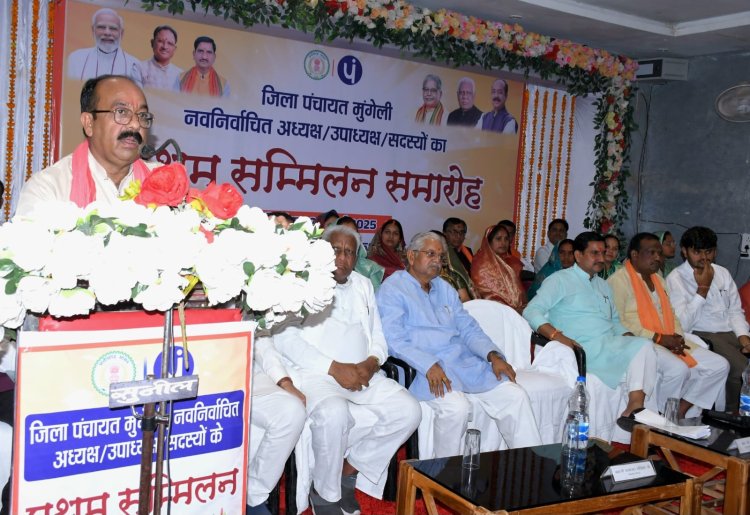 जिला पंचायत के प्रथम सम्मिलन में अध्यक्ष, उपाध्यक्ष एवं सदस्यों ने ली शपथ