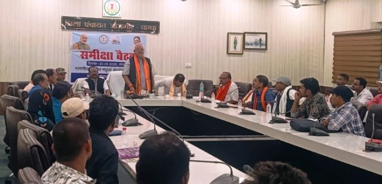 रायपुर : छत्तीसगढ़ मछुआ कल्याण बोर्ड के अध्यक्ष श्री भरत मटियारा ने ली जिले के मछुआ सहकारी समितियों, समूहों की बैठक