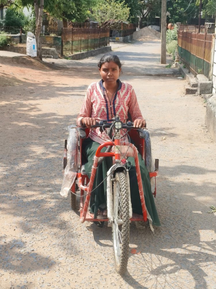 रायगढ़ : जनदर्शन का मिला लाभ, बबीता को मिली नई मोटराइज्ड ट्रायसायकल