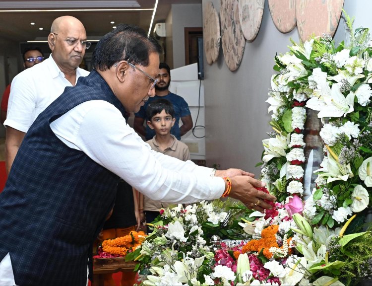 मुख्यमंत्री विष्णु देव साय ने स्वर्गीय श्री रामजीलाल अग्रवाल को दी श्रद्धांजलि