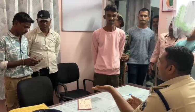 CG Breaking : स्टाफ की सतर्कता से हुआ पर्दाफाश..कलेक्ट्रेट में ड्राइवर और स्टेनो के साथ कर रहा था निरीक्षण..बनकर फर्जी डिप्टी कलेक्टर, फिर..पढ़ें पूरी खबर