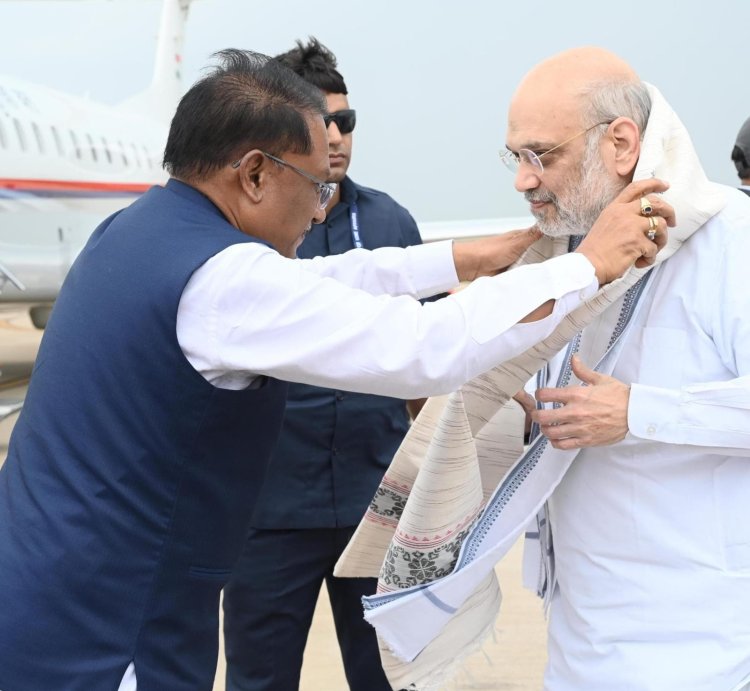 केंद्रीय गृह मंत्री श्री अमित शाह के छत्तीसगढ़ आगमन पर मुख्यमंत्री विष्णुदेव साय ने स्वामी विवेकानंद एयरपोर्ट पर किया स्वागत