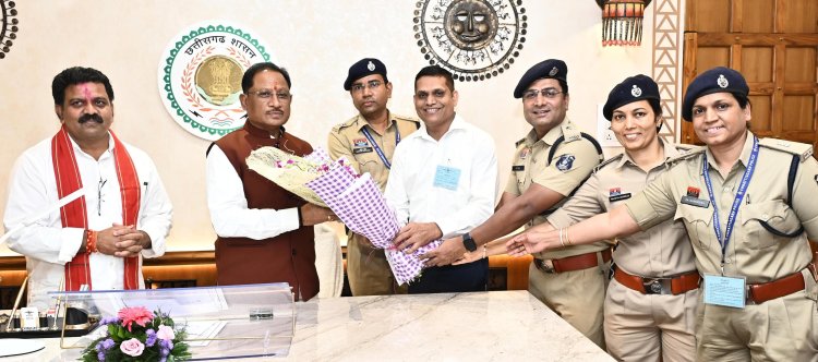 मुख्यमंत्री विष्णु देव साय से राज्य पुलिस सेवा अधिकारियों ने की सौजन्य भेंट,  मंत्रिपरिषद द्वारा वरिष्ठ प्रवर श्रेणी वेतनमान दिए जाने के निर्णय हेतु व्यक्त किया आभार....