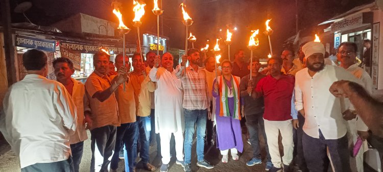 शनिवार को कांग्रेस ने क्रांति दिवस पर चिरमिरी में निकाली मशाल रैली
