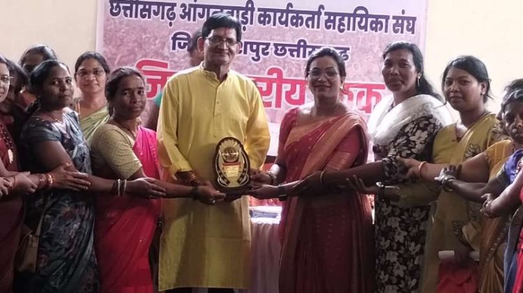 प्रांतीय संरक्षक देवेंद्र पटेल ने कहा जशपुर की आवाज की गूंज बस्तर से लेकर समूचे प्रदेश में,जशपुर जिला की आंगनबाड़ी कार्यकर्ता सहायिकाएं पूरे प्रदेश के लिये मिशाल,कार्यकर्ताओं और सहायिकाओं को रिचार्ज कर बताया आगामी रणनीति,कहा 2025 में होगा सपना साकार