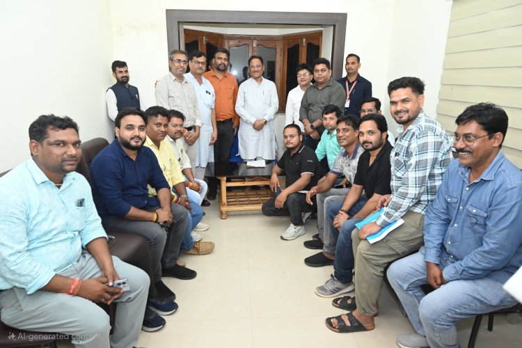 मुख्यमंत्री साय से मुलाकात कर जशपुर प्रेस क्लब के पत्रकारों ने जताया आभार,कहा सेवानिवृत्ति के बाद आर्थिक परेशानियों से जूझते थे अब मिलेगी उन्हें सम्मानजनक जीवनयापन में सहूलियत