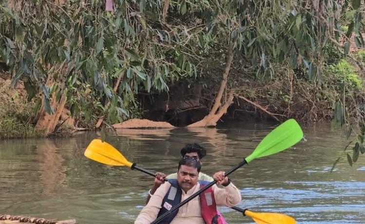 इको टूरिज्म को बढ़ावा देने वन मंत्री केदार कश्यप का बांस की नाव पर रोमांच,पढ़ें पूरी खबर