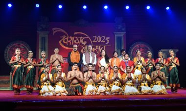 रायपुर : राज्यपाल रमेन डेका खैरागढ़ महोत्सव के समापन समारोह में हुए शामिल,    