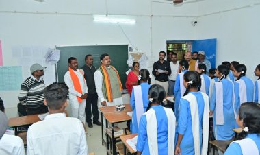 रायपुर : शिक्षा मंत्री गजेंद्र यादव ने मैनपुर क्षेत्र के विद्यालयों का किया औचक निरीक्षण 