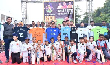 रायपुर : उपमुख्यमंत्री विजय शर्मा ने किया 'विजय शर्मा कवर्धा प्रीमियर लीग' पोस्टर का विमोचन