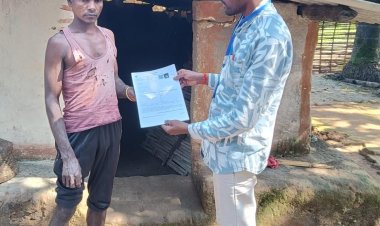 रायपुर : जंगल-पहाड़ों के रास्तों से मतदाताओं तक पहुंच रही टीम