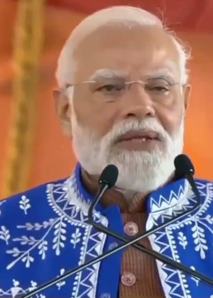 प्रधानमंत्री नरेंद्र मोदी ने गुजरात में की मुख्यमंत्री श्री साय की तारीफ,,,