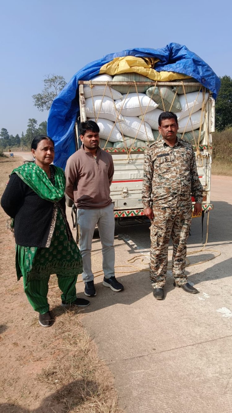 रायपुर : राजस्व टीम ने साईंटागर बैरियर के पास 60 बोरी अवैध धान परिवहन करते किया जब्त