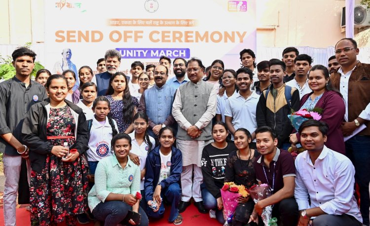 मुख्यमंत्री विष्णुदेव साय ने यूनिटी मार्च के लिए राज्य के 68 युवाओं के दल को हरी झंडी दिखाकर किया रवाना,,,