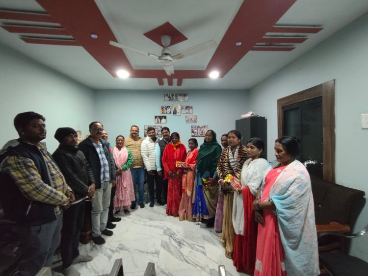 मितानिन दिवस के अवसर पर वार्ड क्रमांक-34 के पार्षद राहुल भाई पटेल ने मितानिन बहनों को किया सम्मानित