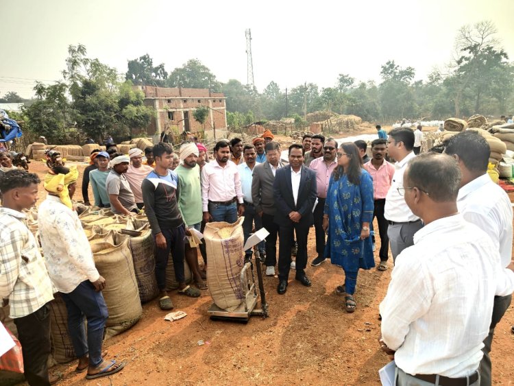 रायपुर : मोहला-मानपुर-अंबागढ़ चौकी जिले के प्रभारी सचिव श्री पीएस एल्मा ने धान उपार्जन केंद्रों का किया निरीक्षण