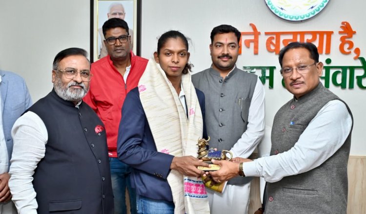 रायपुर : मुख्यमंत्री श्री साय ने महिला कबड्डी विश्व कप की स्टार खिलाड़ी संजू देवी को दी बधाई