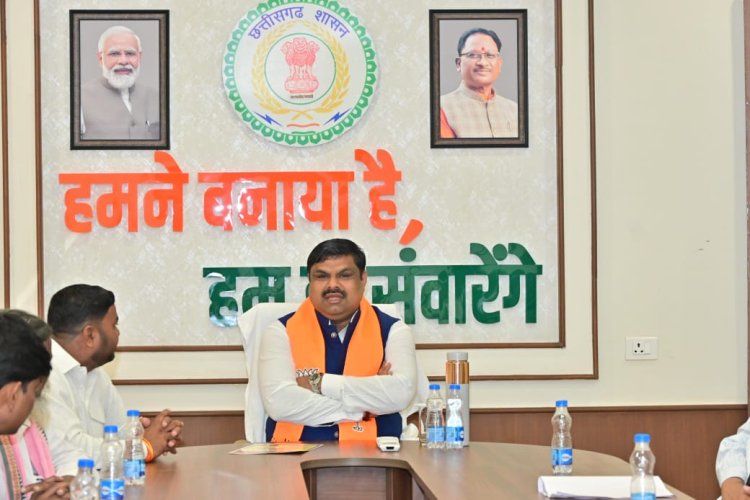 शिक्षा मंत्री श्री गजेन्द्र यादव ने नवा रायपुर निवास में सुना प्रधानमंत्री श्री नरेंद्र मोदी के ‘मन की बात’ का 128वां एपिसोड      