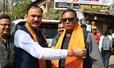 विश्व एड्स दिवस पर के. बी. पटेल ग्रुप ऑफ कॉलेज के छात्राओं ने चिरमिरी में निकाली जागरूकता रैली, स्वास्थ मंत्री श्याम बिहारी हुए शामिल