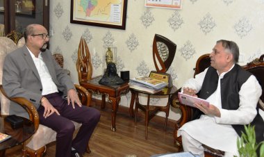 रायपुर : राज्यपाल श्री डेका से छत्तीसगढ़ दिव्यांगजन, वित्त एवं विकास निगम के अध्यक्ष श्री कावड़िया ने की भेंट      