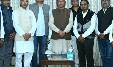 मुख्यमंत्री विष्णुदेव साय से हल्बा-हल्बी समाज के प्रतिनिधिमण्डल ने की सौजन्य मुलाकात    