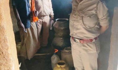 आबकारी विभाग की छापेमार कार्रवाई, अवैध महुआ शराब व लाहन जब्त