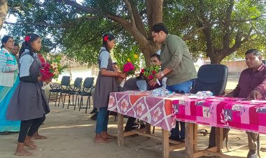 देश और समाज के विकास के लिए शिक्षा आवश्यक : शौर्य प्रताप सिंह जूदेव,जिला पंचायत उपाध्यक्ष ने किया केंदापानी स्कूल का निरीक्षण,बच्चों के साथ स्कूल मे किया मध्यान भोजन