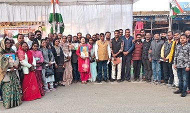 जिला कांग्रेस कमेटी का हल्ला बोल धरना प्रदर्शन,केन्द्र सरकार मनरेगा की हत्या कर गरीब तबके के संवैधानिक अधिकारों को छिनने में लगी