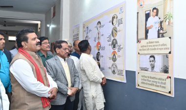 अटल जी की जयंती पर कवर्धा भाजपा कार्यालय में लगी छाया चित्र प्रदर्शनी का उपमुख्यमंत्री श्री विजय शर्मा ने किया शुभारम्भ  