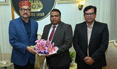 रायपुर : राज्यपाल श्री डेका से राजदूत श्री उइके ने की सौजन्य भेंट