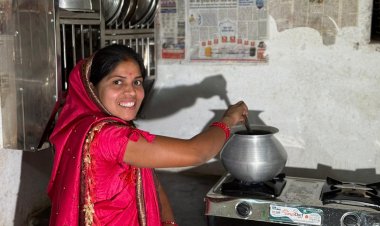 स्वच्छ रसोई, स्वस्थ परिवार: प्रधानमंत्री उज्ज्वला योजना का असर : मुंगेली के पूनम और बबीता को मिला गैस कनेक्शन, धुएँ से मिली मुक्ति  