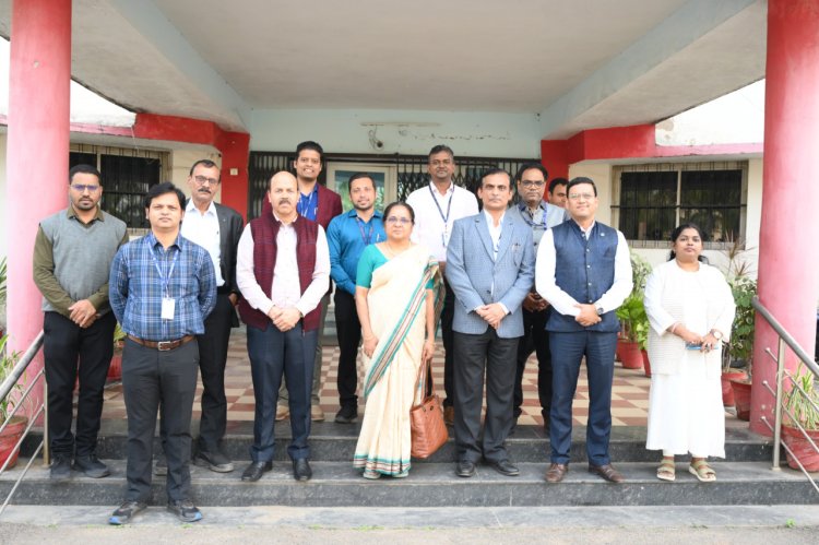 आरबीआई अधिकारियों ने किया कृषि महाविद्यालय, इंदिरा गांधी कृषि विश्वविद्यालय, रायपुर के अनुसंधान भवनों का अवलोकन