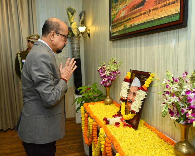 डॉ. राजेंद्र प्रसाद शुक्ल की जयंती पर राज्यपाल ने किया नमन  