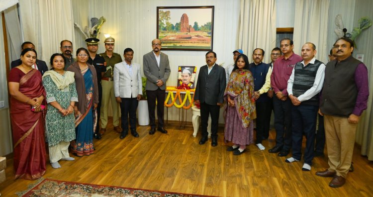 डॉ. राजेंद्र प्रसाद शुक्ल की जयंती पर राज्यपाल ने किया नमन  