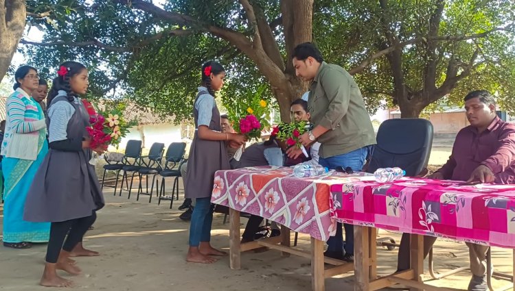 देश और समाज के विकास के लिए शिक्षा आवश्यक : शौर्य प्रताप सिंह जूदेव,जिला पंचायत उपाध्यक्ष ने किया केंदापानी स्कूल का निरीक्षण,बच्चों के साथ स्कूल मे किया मध्यान भोजन