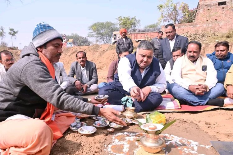 राज्य सरकार की जनकल्याणकारी नीतियों को धरातल पर उतारने के संकल्प के साथ कैबिनेट मंत्री राजेश अग्रवाल ने खैरबार और जुनाडीह में बहुप्रतीक्षित विकास कार्यों का किया भूमिपूजन  