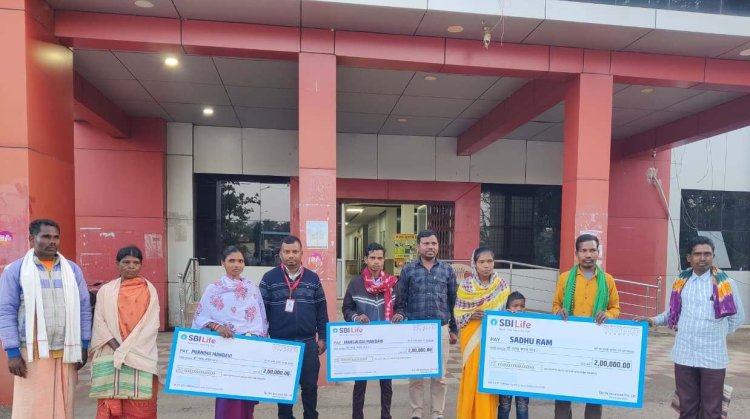 तीन परिवारों को मिला प्रधानमंत्री बीमा योजना का सहारा : बीमा राशि का किया गया भुगतान  
