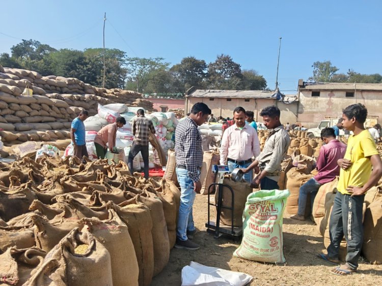 रायपुर : धान खरीदी का महाअभियान    