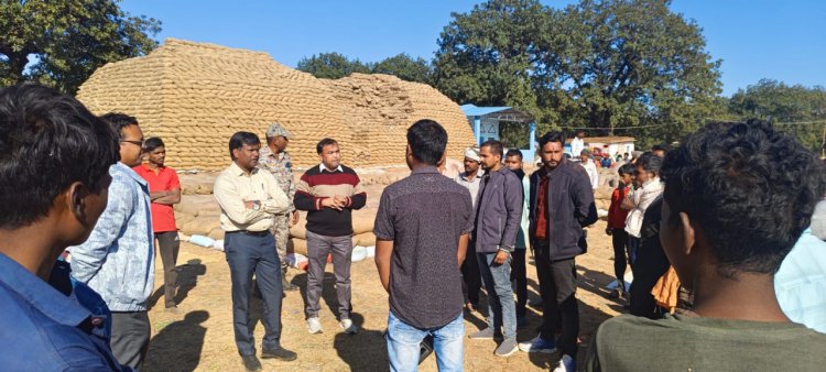 सूरजपुर : कलेक्टर श्री एस. जयवर्धन ने धान खरीदी केंद्रों का किया निरीक्षण  