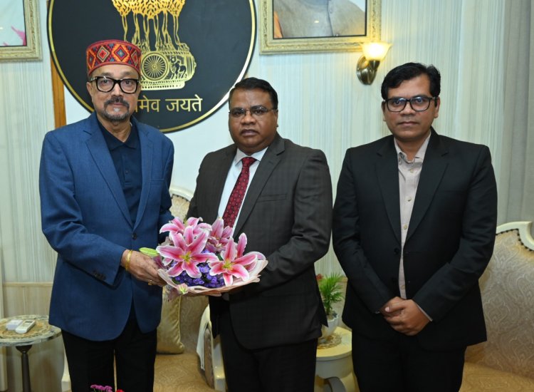 रायपुर : राज्यपाल श्री डेका से राजदूत श्री उइके ने की सौजन्य भेंट