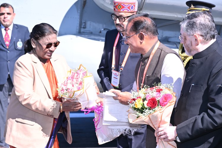 जशपुर: राष्ट्रपति श्रीमती द्रौपदी मुर्मू का आगडीह में भव्य स्वागत, राज्यपाल और मुख्यमंत्री ने की अगवानी