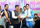 उपमुख्यमंत्री विजय शर्मा ने साउथ एशियन बॉल बैडमिंटन चैंपियनशिप में स्वर्ण पदक जीतने वाली कवर्धा की बेटी रिया तिवारी का किया सम्मान