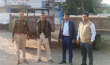 एक चैन माउंटेन व दो ट्रैक्टर जब्त : रेत के अवैध उत्खनन एवं परिवहन के मामले में कार्रवाई  