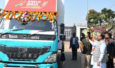 उप मुख्यमंत्री अरुण साव ने खेलो इंडिया नेशनल ट्राइबल गेम्स के लिए मशाल गौरव यात्रा को दिखाई हरी झंडी