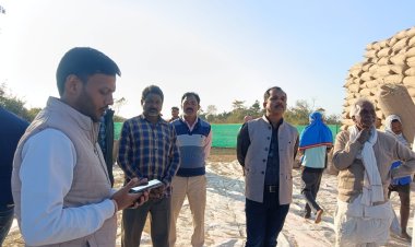 जशपुर: जिला पंचायत अध्यक्ष ने लुड़ेग धान मंडी का किया औचक निरीक्षण, किसानों की समस्याओं पर की चर्चा