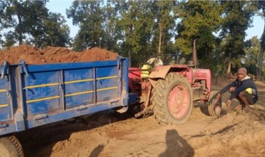 अवैध उत्खनन में संलिप्त 2 ट्रैक्टर जप्त