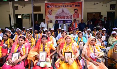 अयोध्या दर्शन कर लौटे तीर्थ यात्रियों का उपमुख्यमंत्री कार्यालय में हुआ भव्य स्वागत