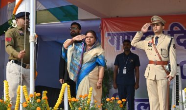 महासमुंद में सांसद श्रीमती रूपकुमारी चौधरी ने फहराया राष्ट्रीय ध्वज