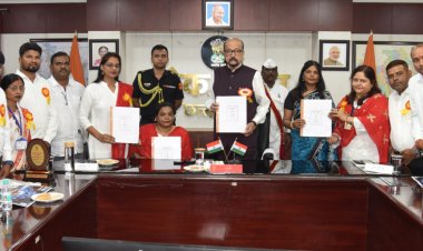 राज्यपाल डेका ने ब्रेल पुस्तक और ऑडियो बुक्स का किया विमोचन  